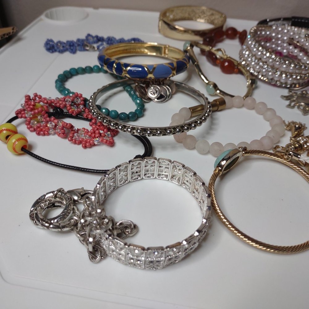 Lot Of Over 50 Bracelets And Bangles As Is - Picture 16 of 16